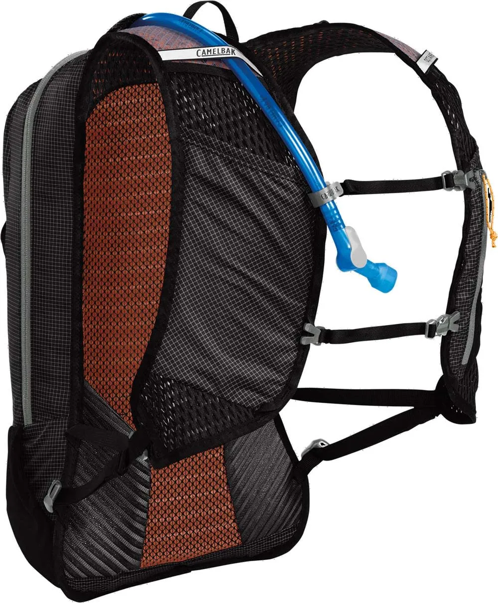 CamelBak Octaine 12 With Fusion Black/Apricot | Buy CamelBak Octaine 12 With Fusion Black/Apricot here | Outnorth